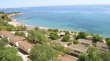 Prázdninový areál Villaggio Marinella Direttamente Sul Mare 3*