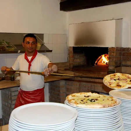 منتزه العطل Villaggio Marinella Direttamente Sul Mare 3*